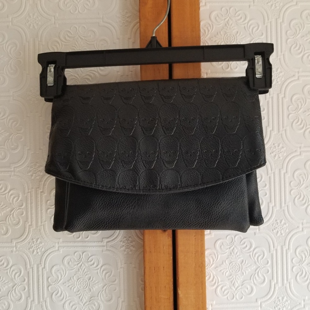 Skull clutch bag